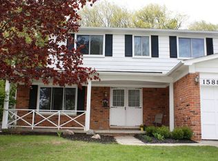 1588 Oakcrest Dr, Troy, MI 48083