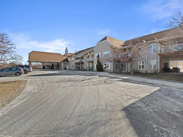 N113W16241 Sylvan CIRCLE #220, Germantown, WI 53022