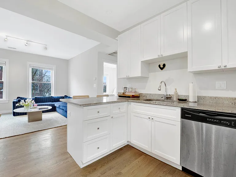 3602 N Oakley Ave #2 — Photo 8