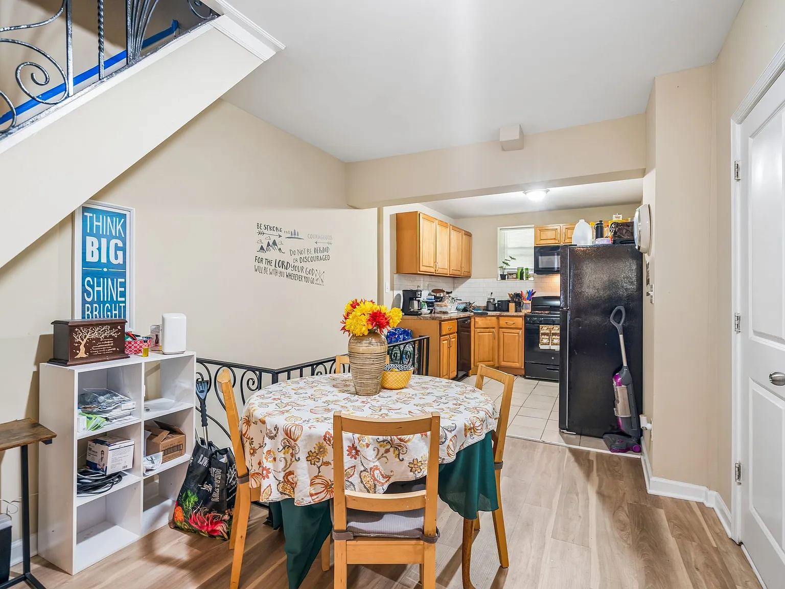 3 bed, 896 sqft, $1,650 — Photo 1
