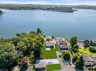 12 Bass Rock Rd, Hopatcong, NJ 07843