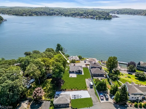 12 Bass Rock Rd, Hopatcong Boro, NJ 07843