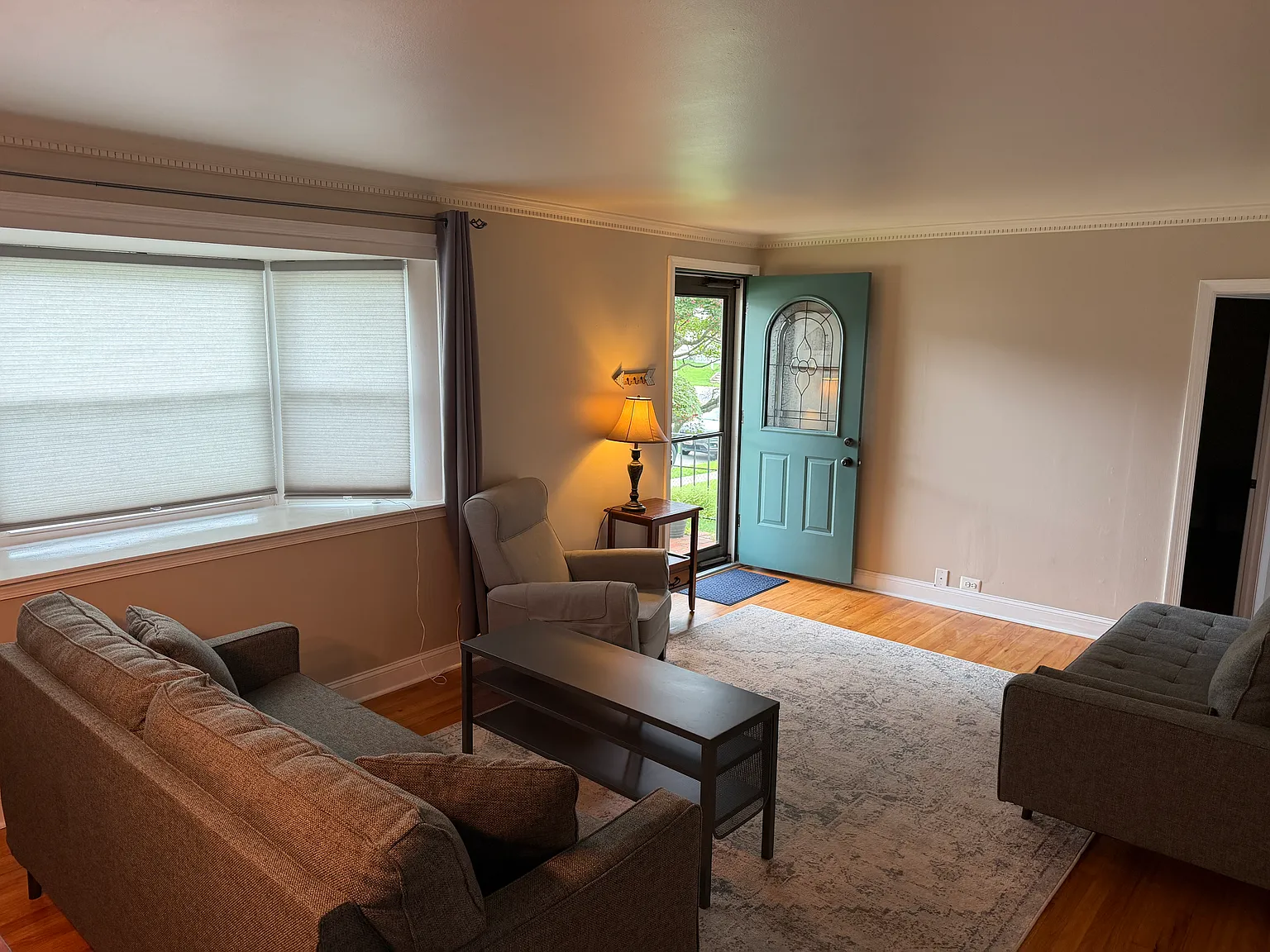 3 bed, 2016 sqft, $3,000 — Photo 3
