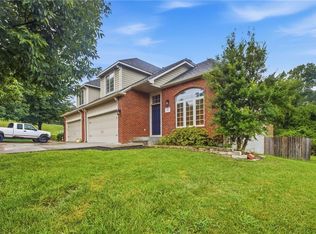 805 N Field Stone Dr, Lawrence, KS 66049