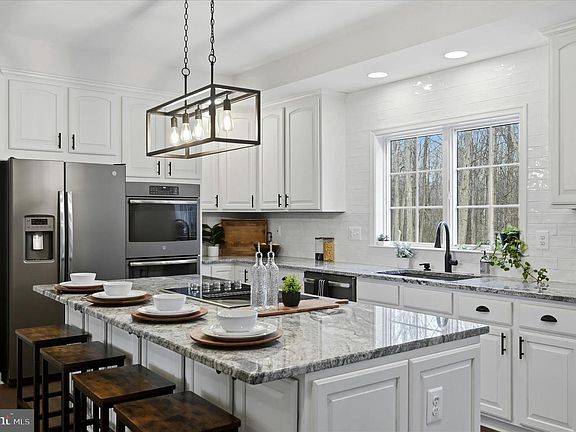 3rd image of 4565 Gavin Woods Ct