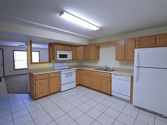 3rd image of 410 Ming St #A