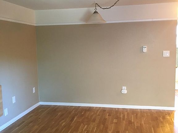 Dining/Entertainment
