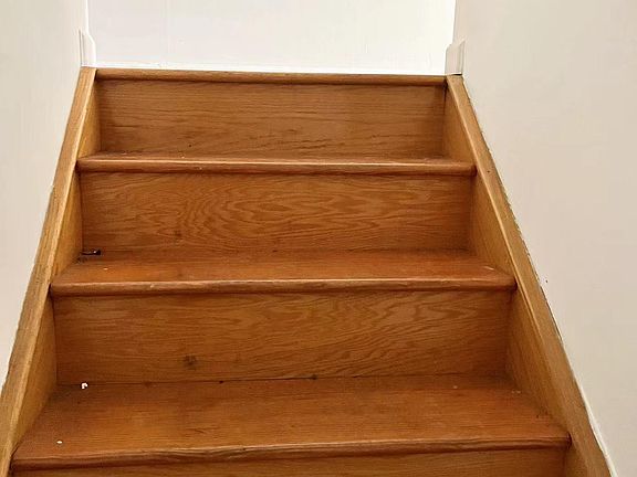 4th image of 143 Vedder Ave #2