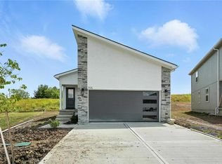 705 Glenn Cir, Raymore, MO 64083