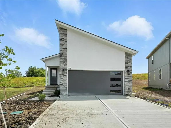 705 Glenn Cir, Raymore, MO 64083
