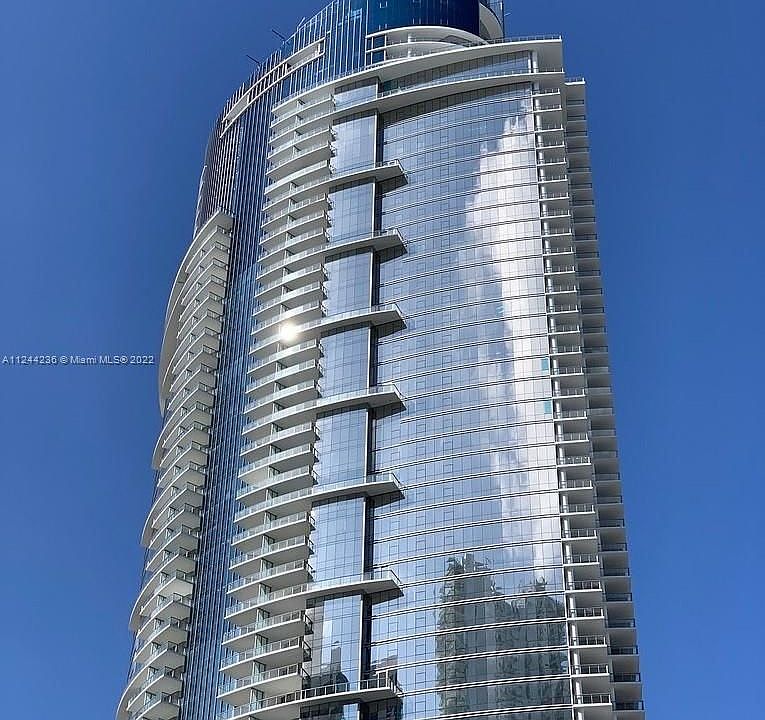 1st image of 851 NE 1st Ave Unit 3204