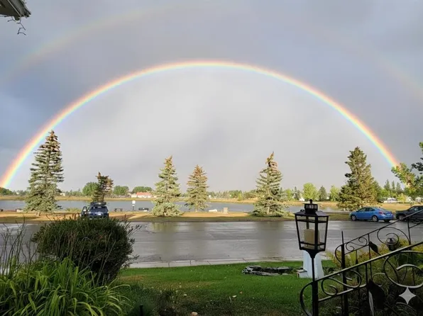 607 E 9th St SE, High River, AB T1V 1L1