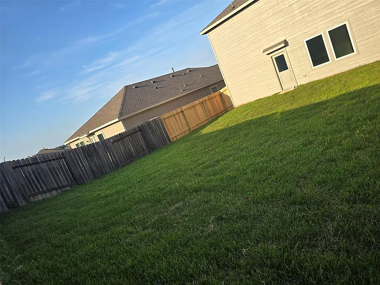 5708 Ivy Crst — Photo 22