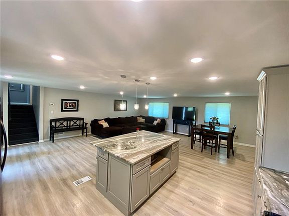 5th image of 160 Terrace Villa Dr