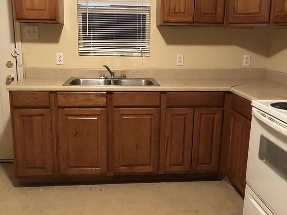 4th image of 127 NW 34th St APT 3