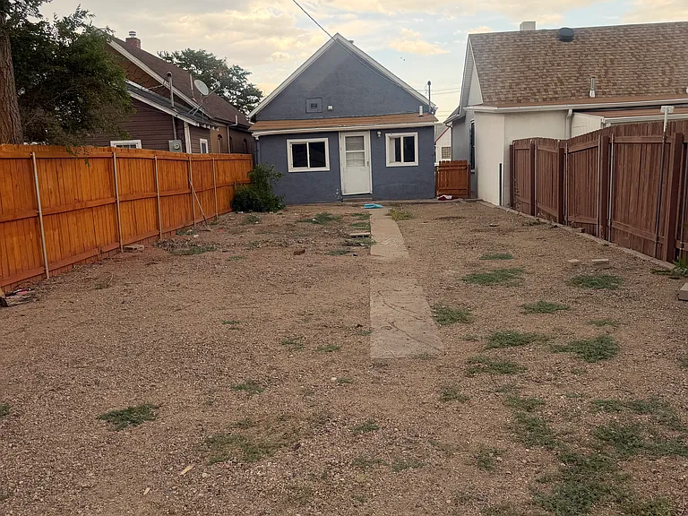 1217 Elm St — Photo 11