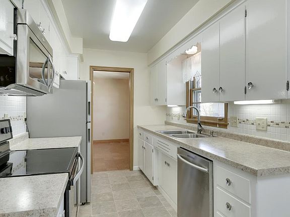 4th image of 3863 Crestwood Pl