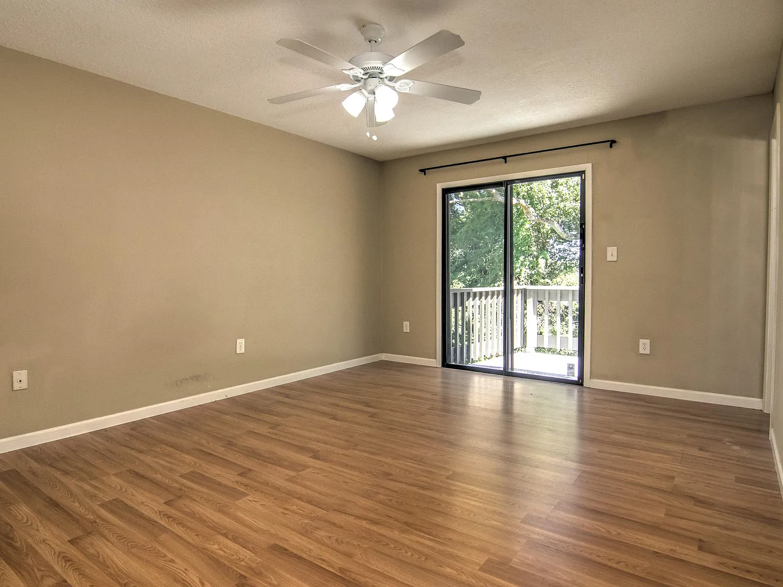 2 bed, 2.5 bath, 1194 sqft, $2,500 — Photo 2