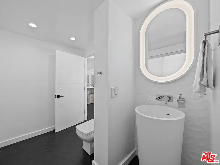 8460 Cole Crest Dr — Photo 15