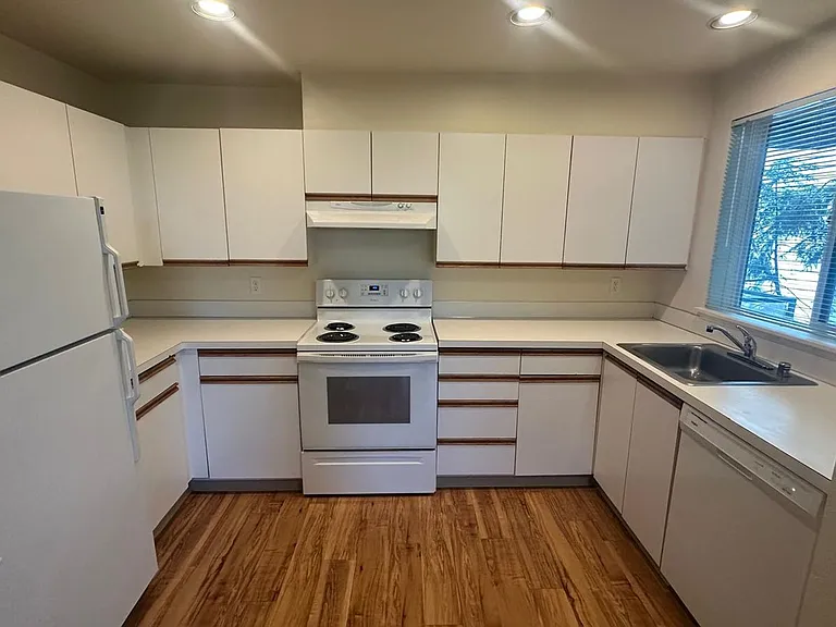 3210 SW Avalon Way — Photo 3