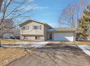 407 Suncrest Dr, Avon, MN 56310