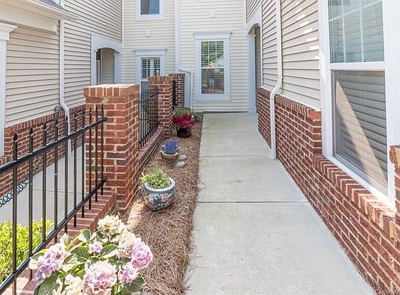 2nd image of 44441 Oriole Dr Unit 101