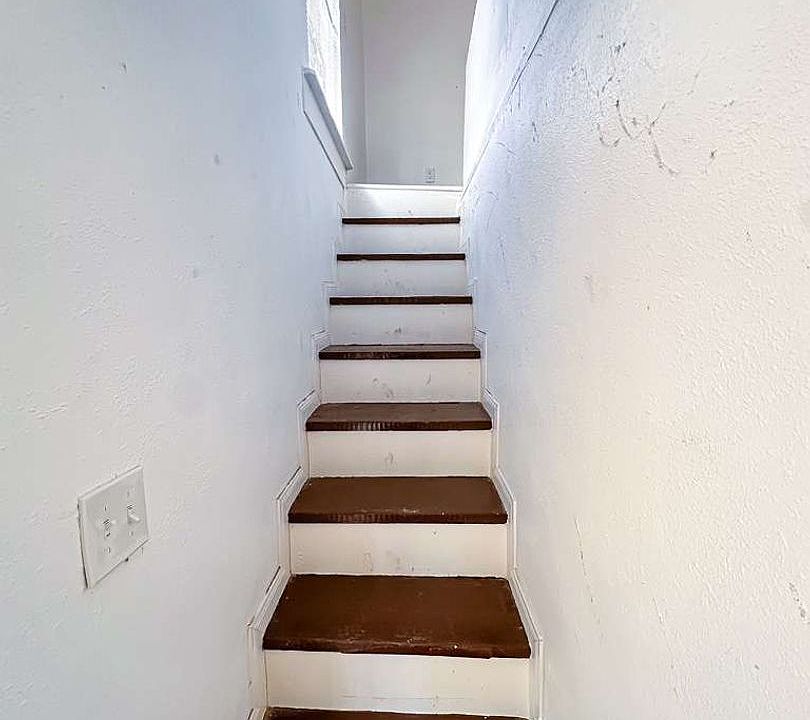 1st image of 2555 Pierce St