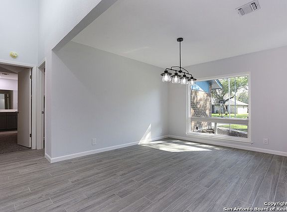 4th image of 11815 Abbottswood St