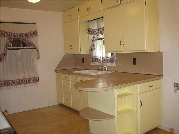 3rd image of 430 Gibbs St