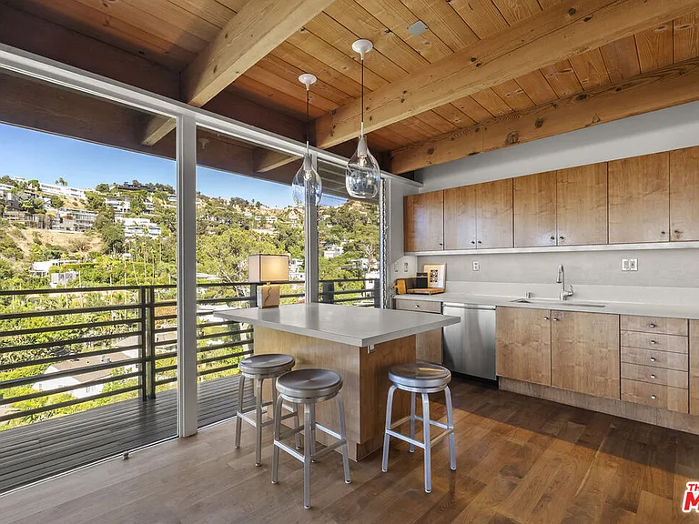 9119 Thrasher Ave — Photo 6