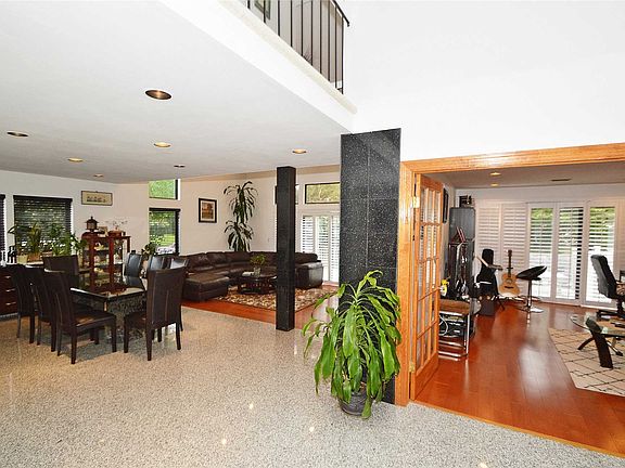 3rd image of 89 Foxwood Dr