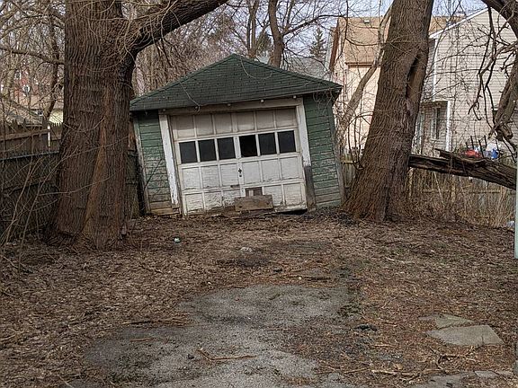 5th image of 208 W Calthrop Ave