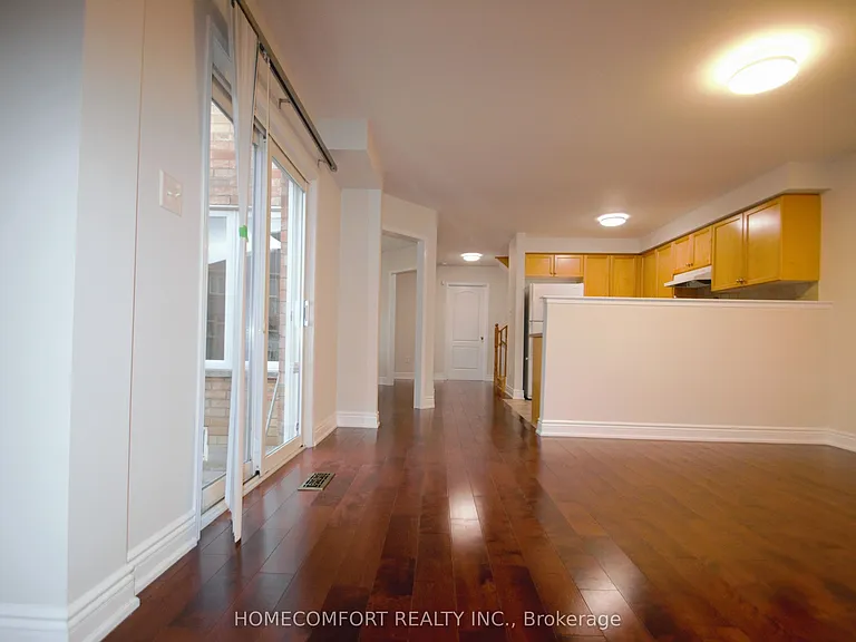 28 Deerwood Cres — Photo 10