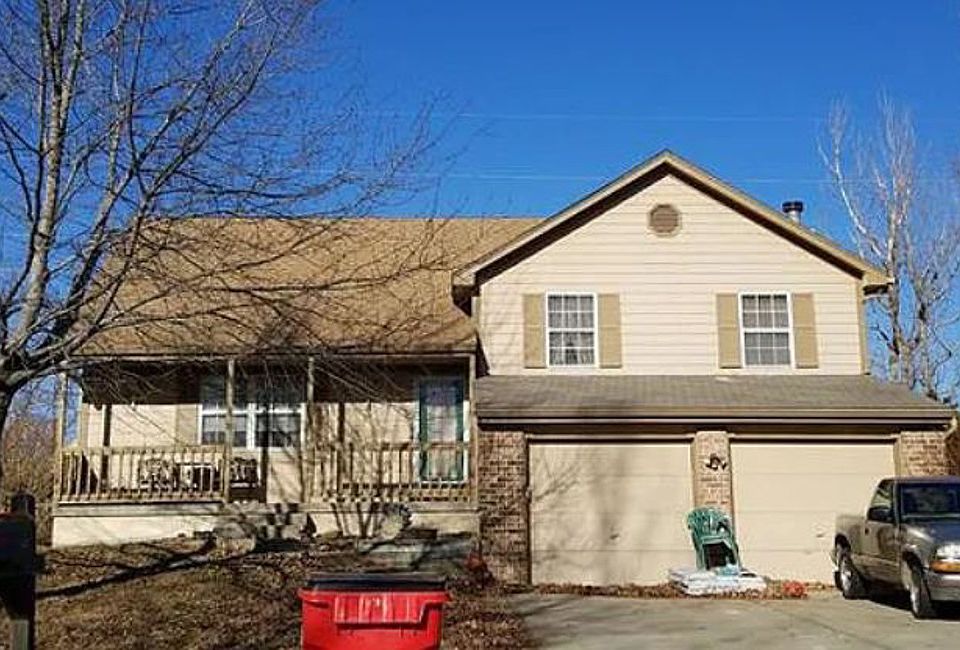 1st image of 906 Stone Brook Ln