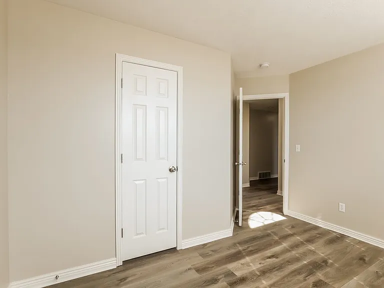 4083 S 1100 W — Photo 14