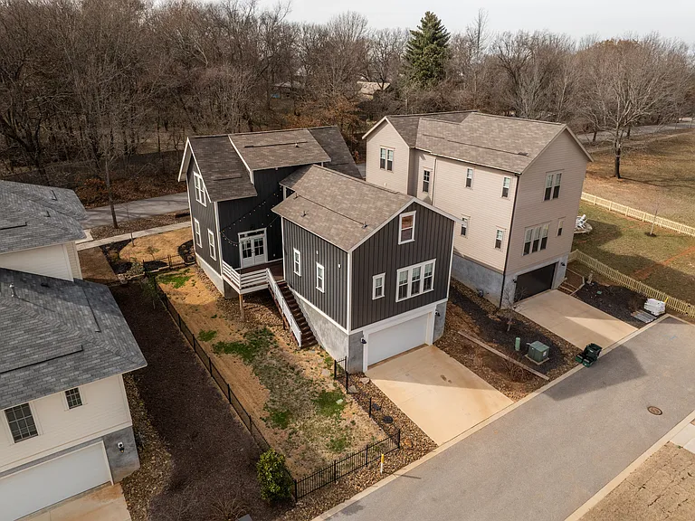 328 N Cross Ave — Photo 5
