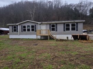 35 Lakeshore Dr, Chapmanville, WV 25508