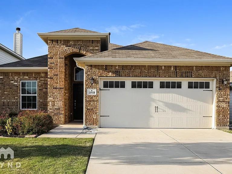 15938 Cardinal Point — Photo 1