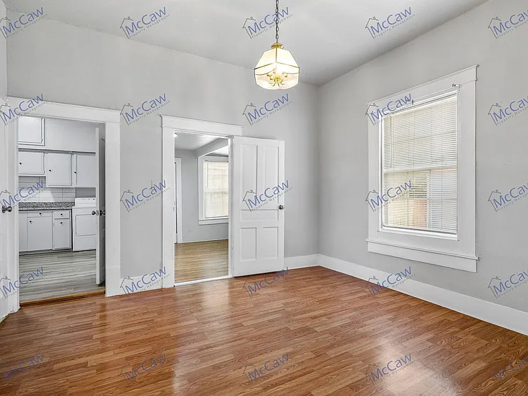 419 N Grand Ave #A — Photo 9