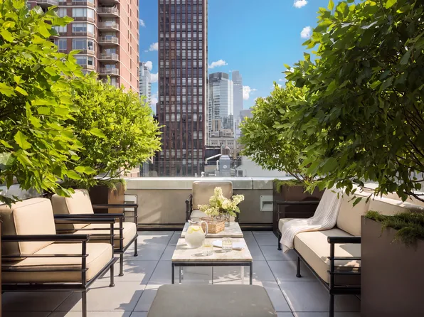 76 Madison Avenue image 1 of 16