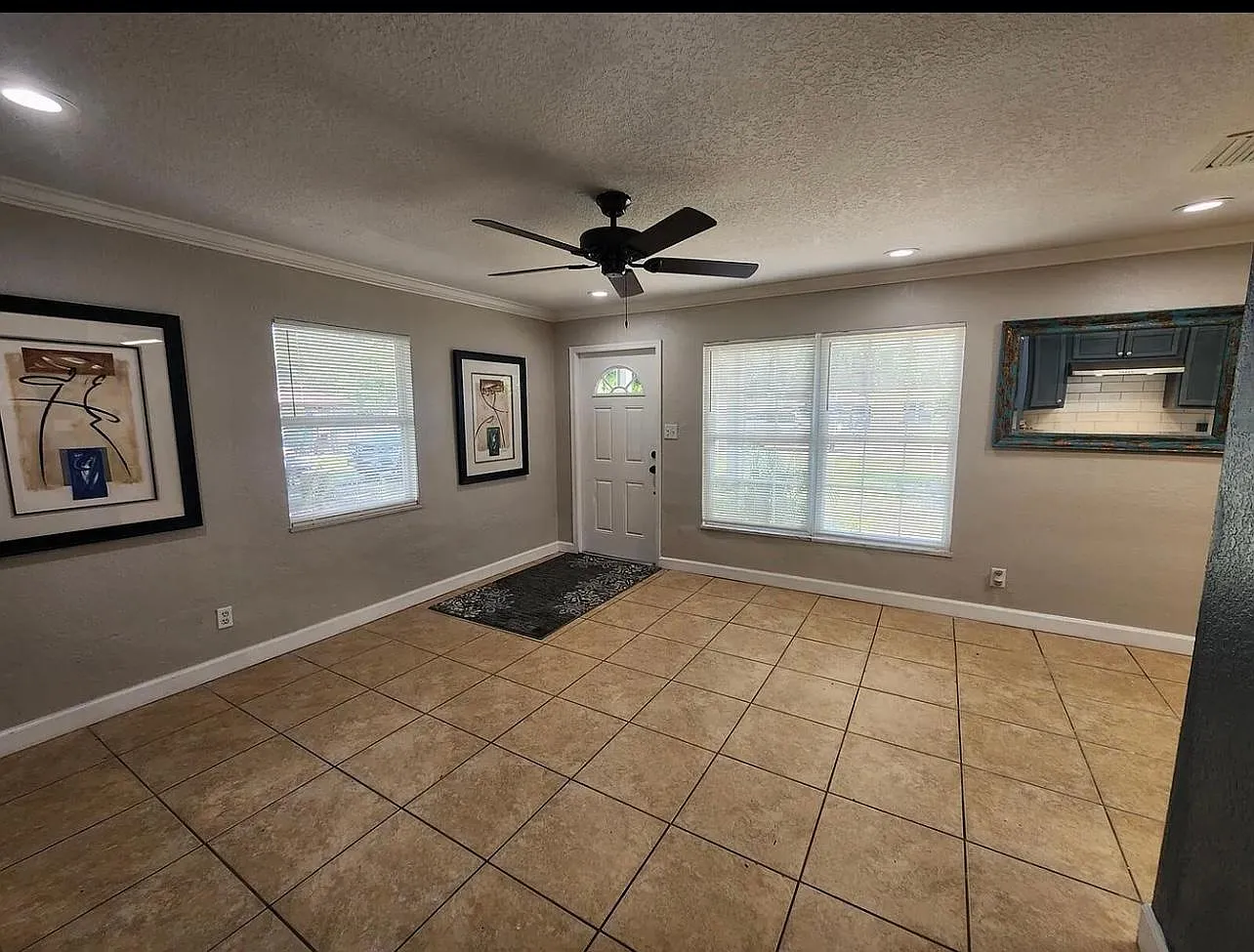 2 bed, 892 sqft, $1,600 — Photo 4