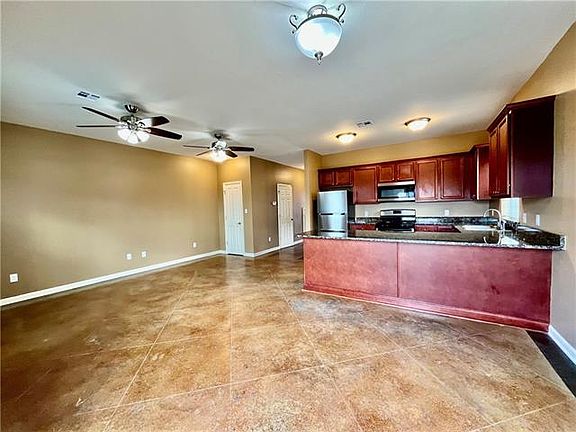 4th image of 128 E 3rd St #A