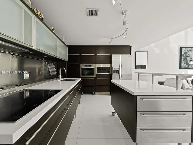 6000 Collins Ave #517 — Photo 10
