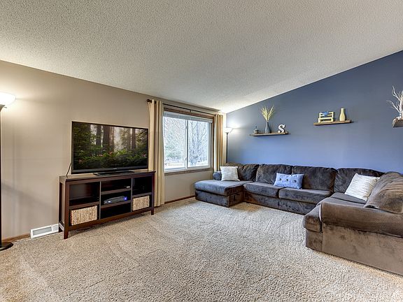 4th image of 525 Arrowhead Dr