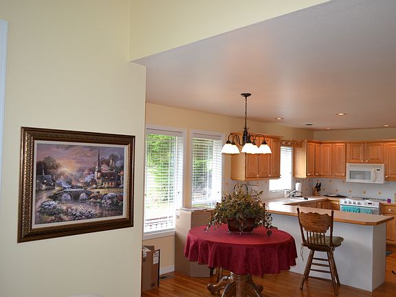 4th image of 3805 NE 50th St