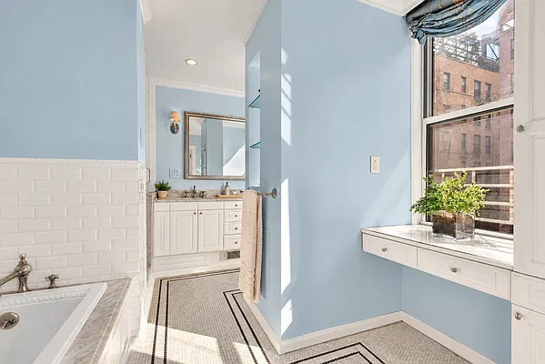 Bathroom, photo 2