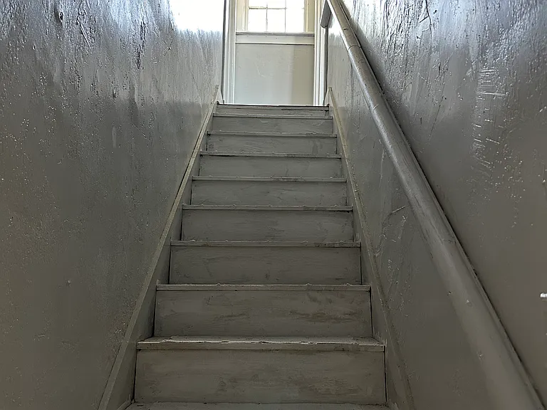 1253 Thomas St — Photo 15