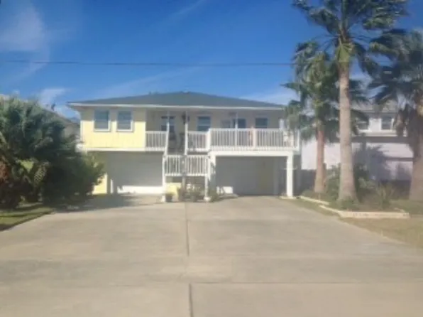 1313 S Magnolia St, Rockport, TX 78382