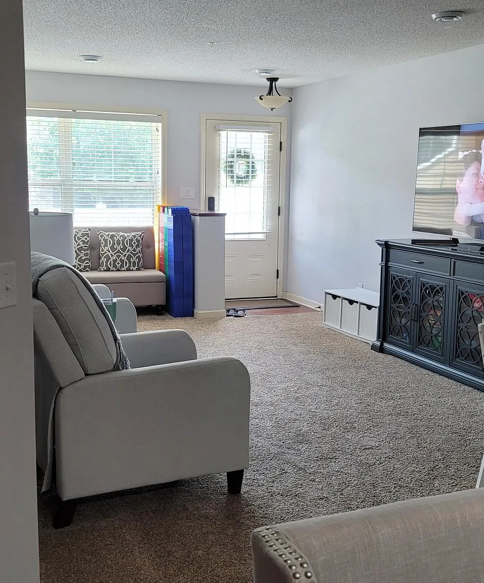 3 bed, 1763 sqft, $2,400 — Photo 2