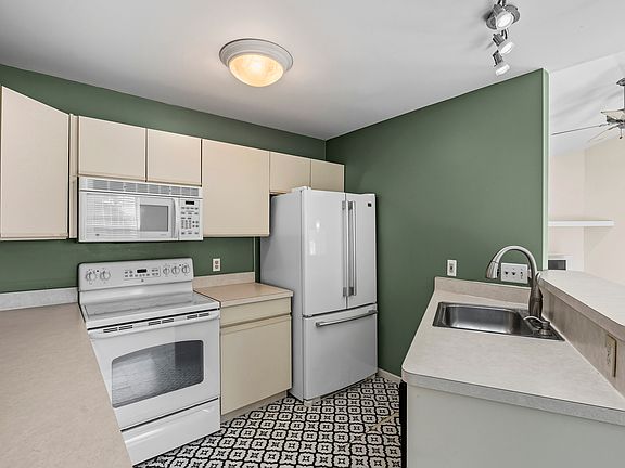 Kitchen with dishwasher